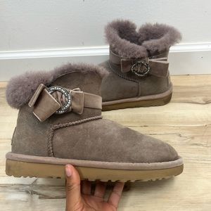 Grey-ish purple short uggs 
No box